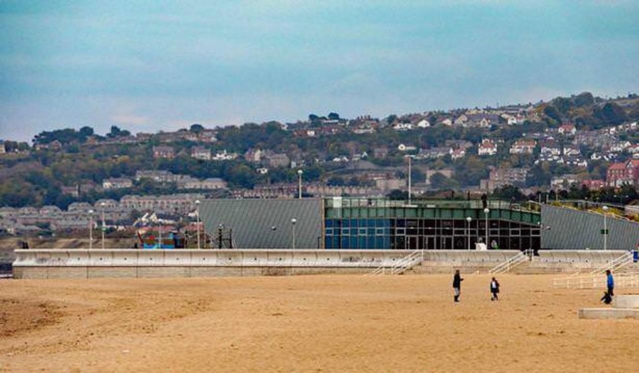 Central Colwyn Bay F1 外观 照片